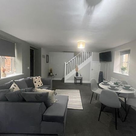 Cedar House - 2 Bed House With Free Parking In Town Centre! By Shortstays4U كينغز لين المظهر الخارجي الصورة