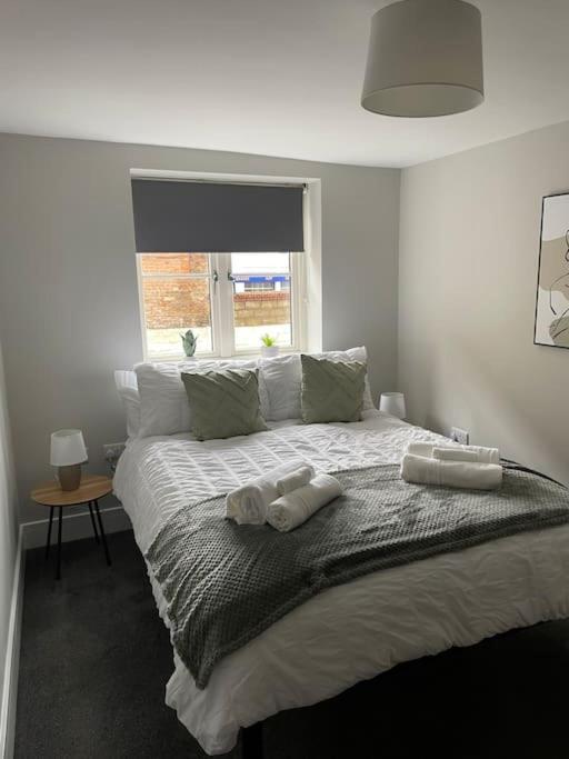 Cedar House - 2 Bed House With Free Parking In Town Centre! By Shortstays4U كينغز لين المظهر الخارجي الصورة